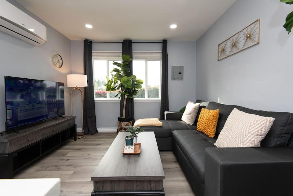 Lovely 3bedroom With Free Parking On Premise Los Angeles